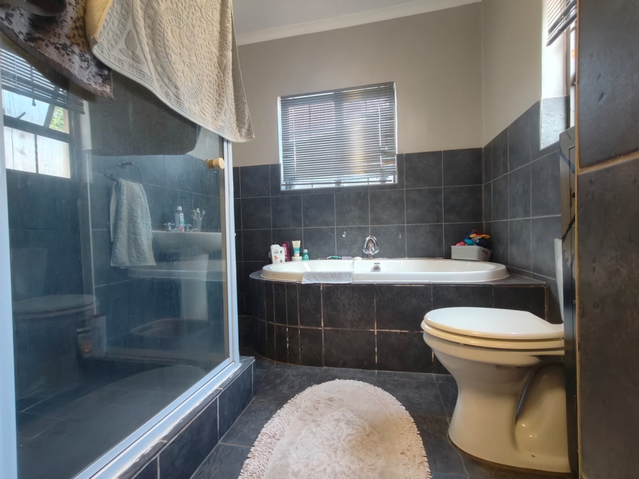 3 Bedroom Property for Sale in Waterval East North West